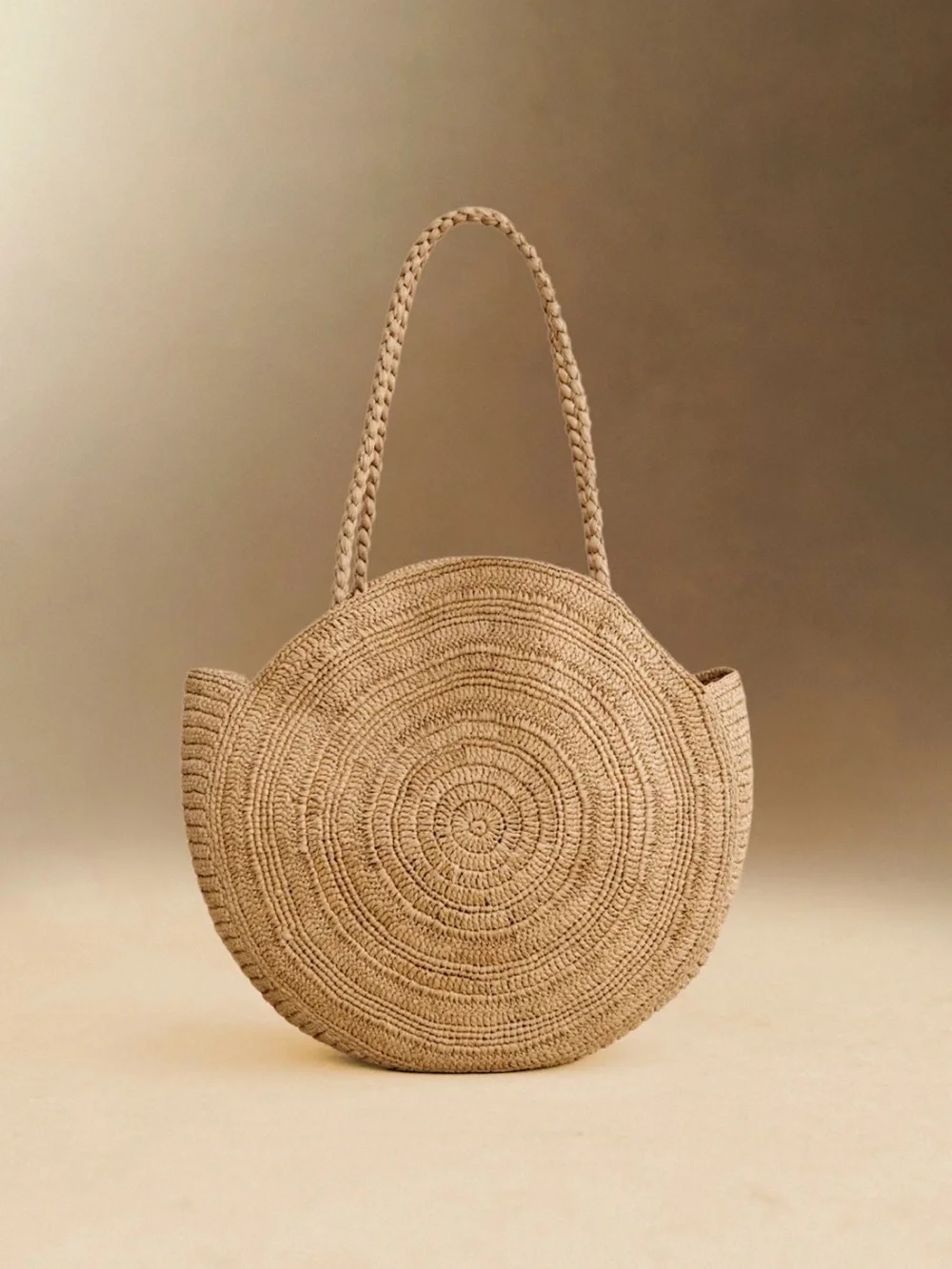 Sezane handwoven round
